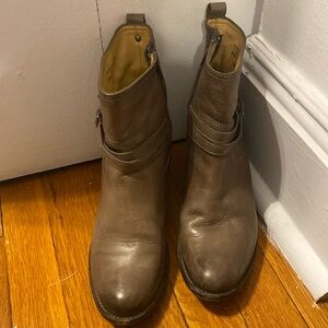 Frye leather ankle boots - sz 9.5